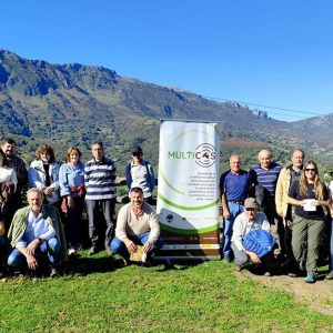 MULTICAS presenta el proyecto a los asistentes a las jornadas de clarificación de la propiedad en una visita al Monte Canales, en Riosa
